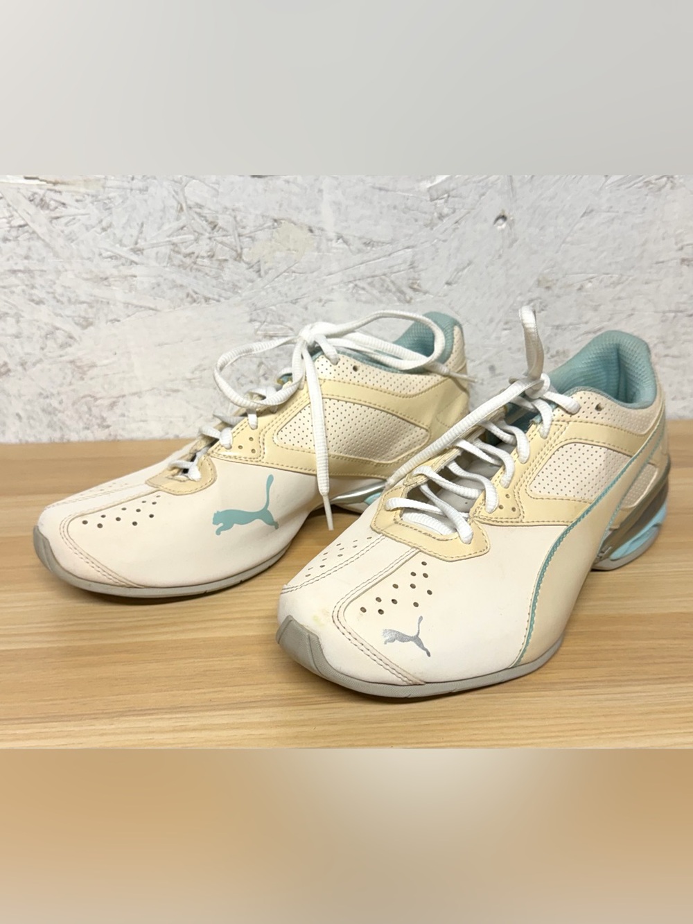 Puma woman’s Tazon 6 cross training Cream and Light Blue Low-Top Sneakers